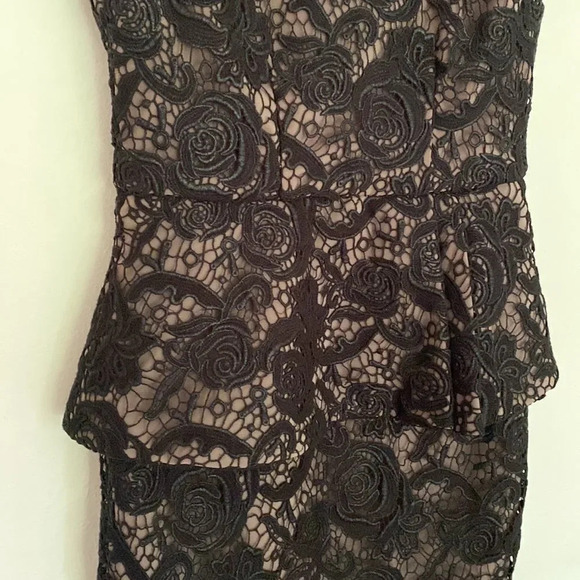 Tracy Reece dress sz 2 black lace over tan with peplum skirt back zip midi - Picture 2 of 6